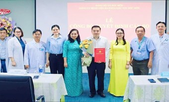 CÔNG BỐ QUYẾT ĐỊNH CHỈ ĐỊNH BÍ THƯ ĐẢNG ỦY BỆNH VIỆN ĐA KHOA KHU VỰC HÓC MÔN