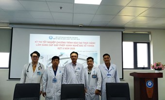 KỲ THI TỐT NGHIỆP “THỰC HÀNH BÁC SĨ Y KHOA” ĐỢT 2 NĂM 2025: ĐÁNH GIÁ NĂNG LỰC HÀNH NGHỀ BÁC SĨ TRẺ